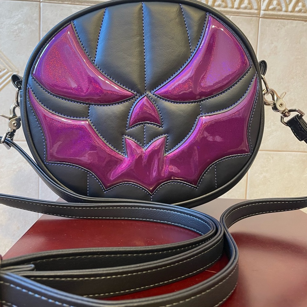 NEW LOVE PAIN STITCHES HANDCRAFTED BLACK IRIDESCENT BAT MOUTH PUMPKIN BAG Purse - Picture 4 of 16
